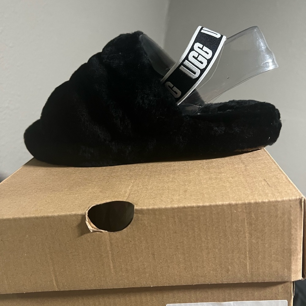 Brand new Ugg slippers kids size 6 women 8
